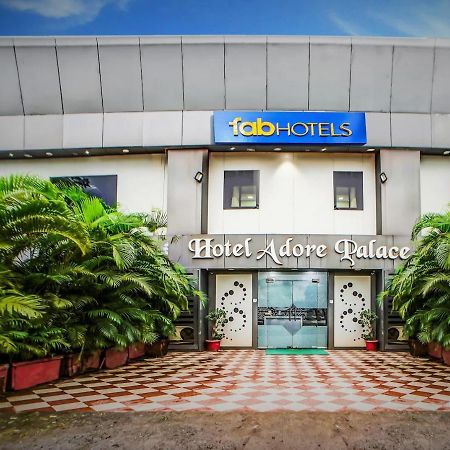 Hotel Adore Palace Мумбай Екстериор снимка